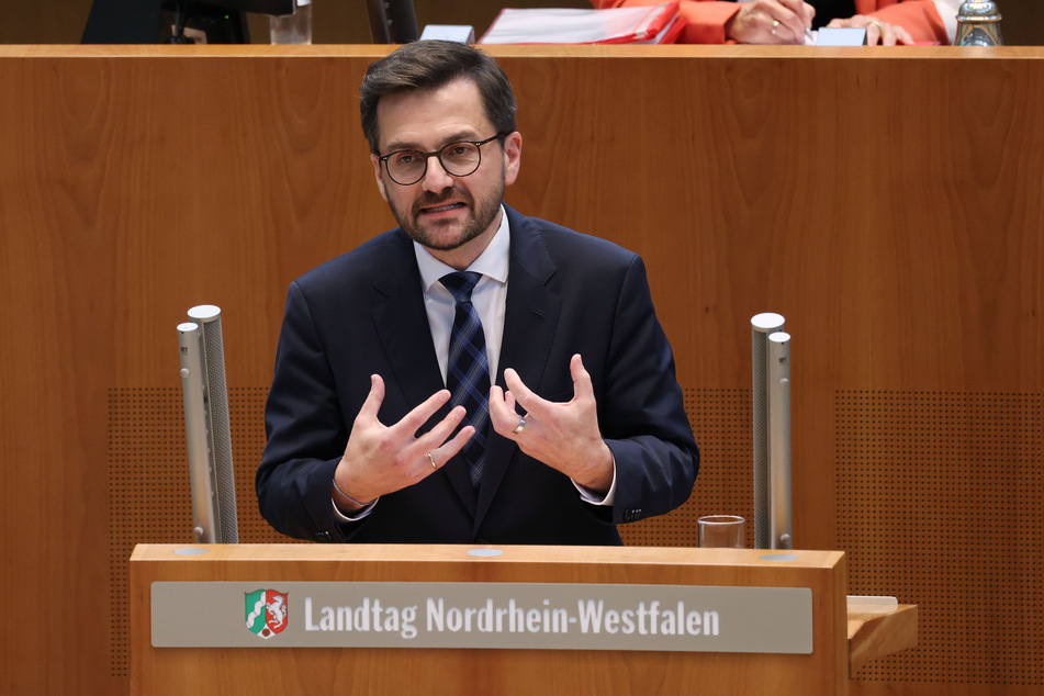 SPD-Fraktionschef Thomas Kutschaty fordert, dass die 2G-Regel flächendeckend eingeführt wird.