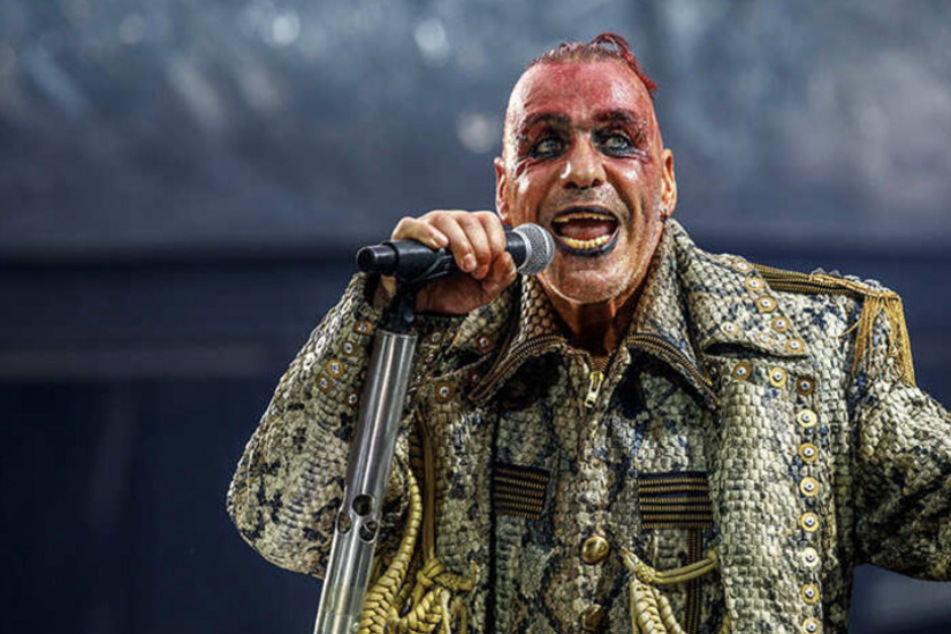 Till Lindemann (60) ist für seine martialischen Texte und Outfits bekannt. Einige Fans behaupten, schon selbst schlechte Erfahrungen mit dem Sänger gemacht zu haben.