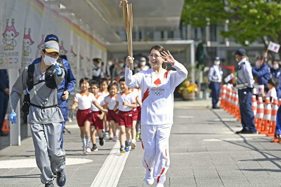 Nordkorea möchte nun doch nicht bei Olympia 2021 teilnehmen. Diese sollen am 23. Juli in Japan starten. Der olympische Fackellauf ist bereits in vollem Gange. (Im Bild: Die ehemalige olympische Eiskunstläuferin Akiko Suzuki in Toyohashi).