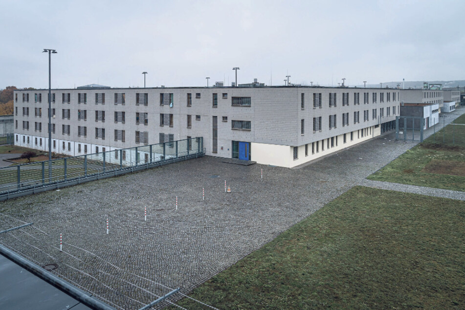 Hereinspaziert, Häftlinge dürfen wieder Besuch empfangen: Die JVA Dresden hat eine Kapazität für 769 Männer im geschlossenen und 36 im offenen Vollzug.