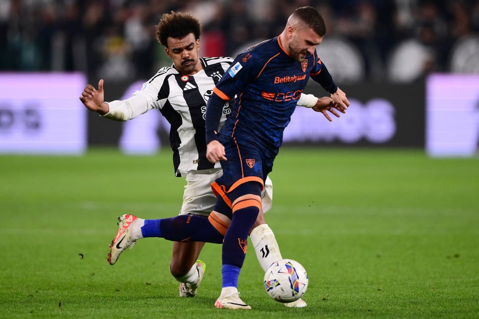 Zuletzt war Ante Rebić (r.) für den italienischen Serie-A-Klub US Lecce am Ball.