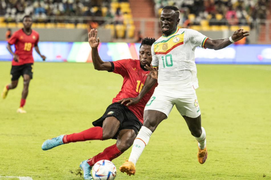 Für den Afrika-Cup hat der senegalesische Nationalspieler Sadio Mané (31, r.) seine Flitterwochen aufgeschoben.