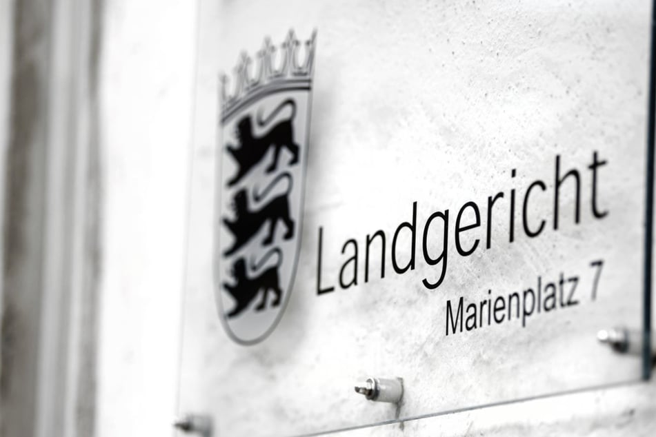 Vor dem Landgericht Ravensburg muss sich die Mutter wegen versuchten Mordes an ihrer Tochter verteidigen.