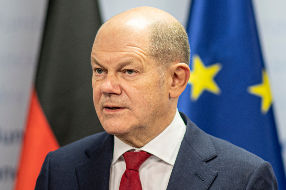 Bundesfinanzminister Olaf Scholz (62, SPD) geht noch in die Offensive und attackiert die Vorgehensweise bei der Impfdosen-Beschaffung scharf.