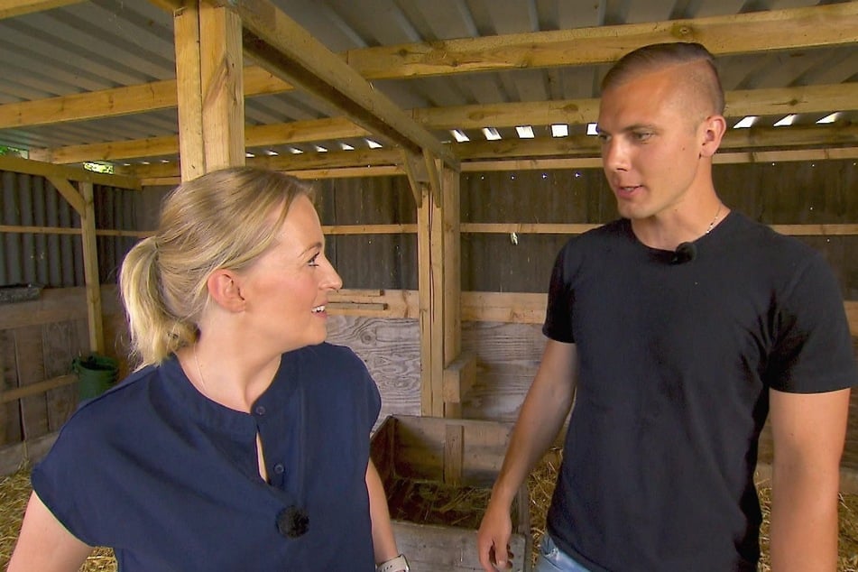 Landwirtin Saskia (35) hat nichts übrig für die Stallarbeit und ist froh, dass es Liebesanwärter Martin (30) gibt.