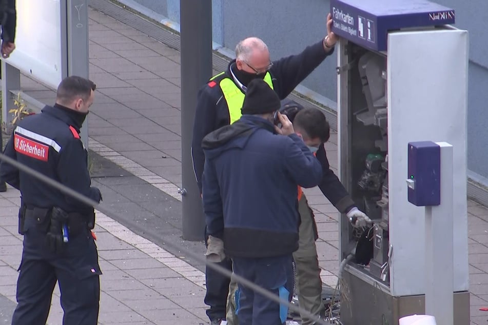 Hoher Sachschaden, aber keine Beute: Fahrkarten-Automaten in Leipzig und Böhlen gesprengt