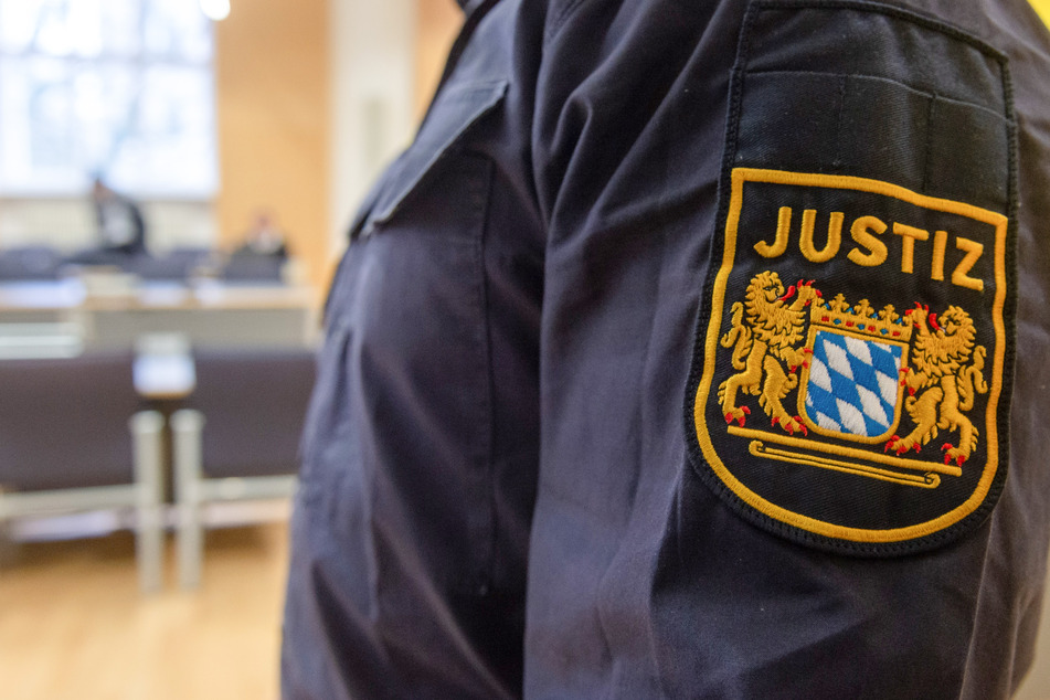 Justizvollzugsbeamte sehen sich in Bayern immer häufiger den Angriffen von Häftlingen ausgesetzt.