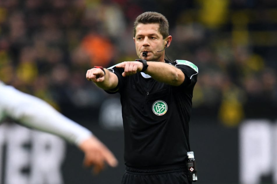 In der Bundesliga leitete Günter Perl 180 Partien als Hauptschiedsrichter auf dem Feld.