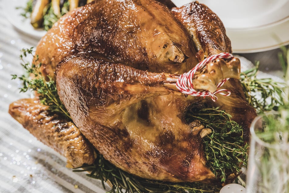 Trotz ihrer langjährigen Haftstrafe erwartet die Brüder ein festliches Weihnachtsessen mit traditionellen Leckereien. (Symbolbild)