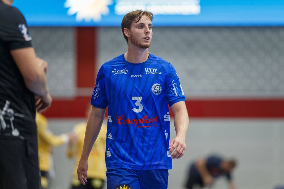 Isak Persson (24) spielt bei den Handballern des SC Magdeburg ab sofort auf der Position Rechtsaußen (Archivbild)