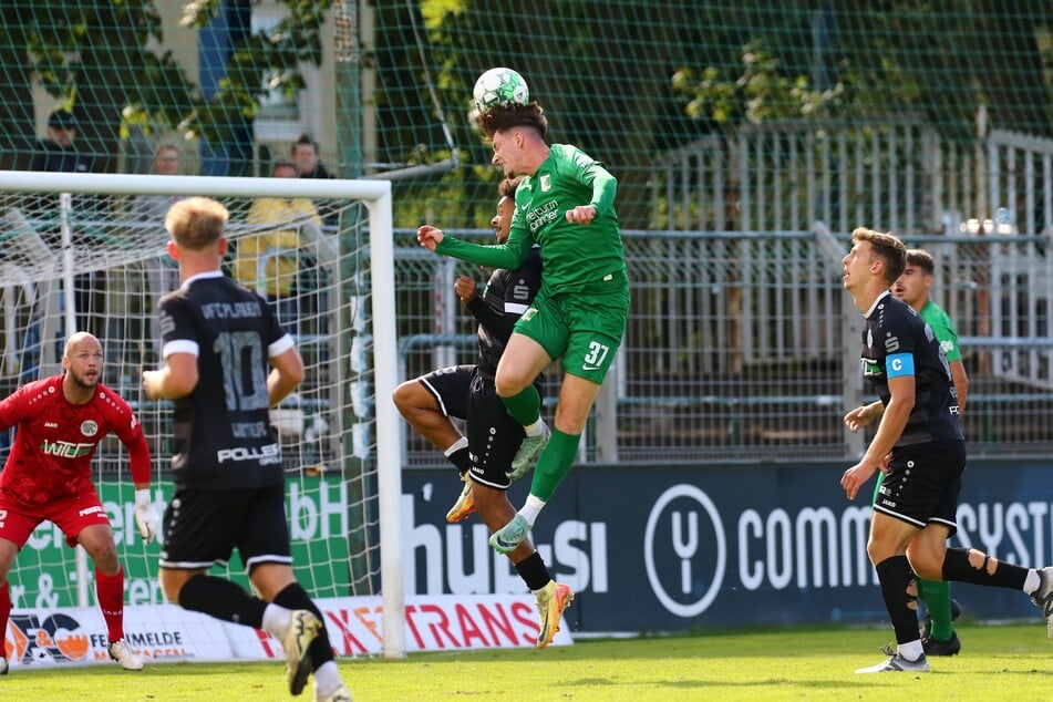 Maximilian Jagatic (Mitte, #37) erzielte sein erstes Ligator der Saison.