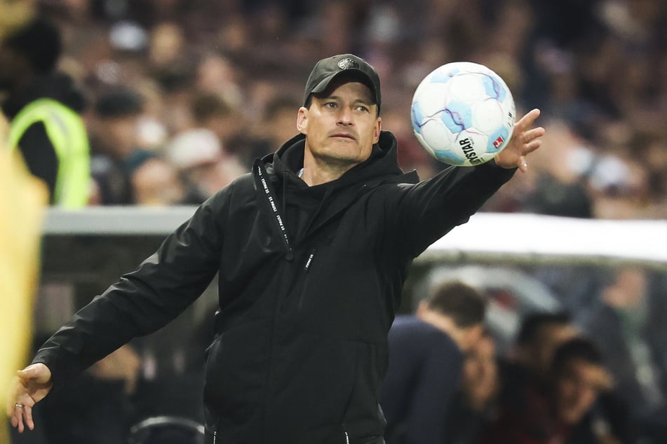 Alexander Blessin (52) scheint sich entschieden zu haben, weiterhin Coach des FC St. Pauli zu bleiben.