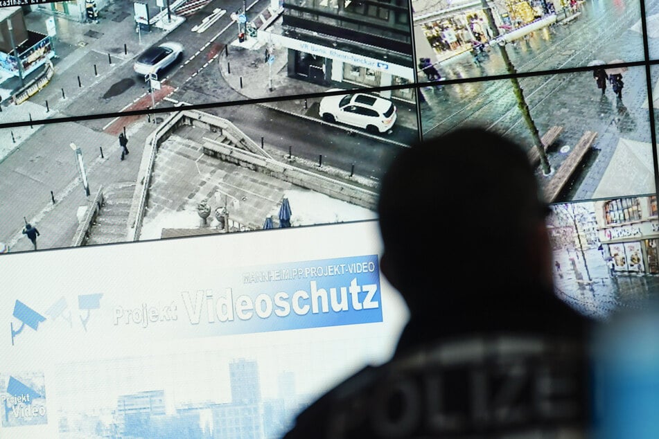 Bisher dürfen Videokameras nur an Kriminalitätsschwerpunkten eingesetzt werden.