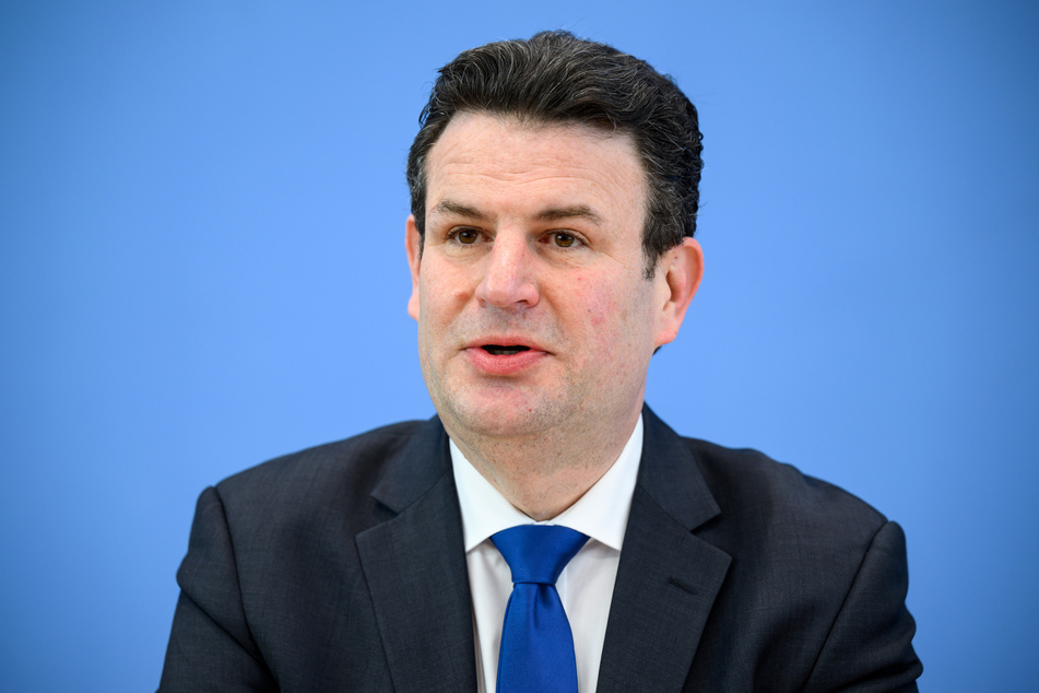 Bundesarbeitsminister Hubertus Heil (50, SPD) will den Mindestlohn für Arbeitnehmer noch einmal erhöhen.