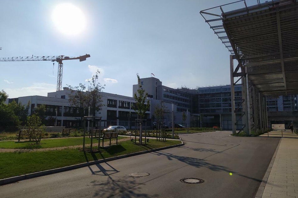 Am Klinikum Deggendorf haben sich mehrere Patienten und ein Mitarbeiter infiziert.