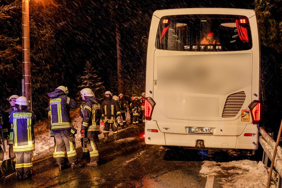 Schnee-Chaos im Erzgebirge sorgt für Unfälle