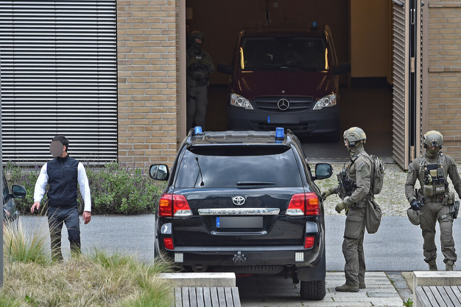 Waffen- und Sprengstofflager ausgehoben: Haftbefehl gegen Elitesoldat