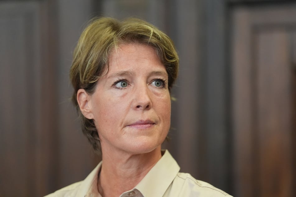 Die Befragung von Unternehmerin Block geht weiter.