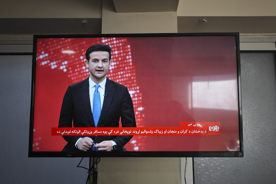 In den Nachrichten des afghanischen Fernsehsenders TOLOnews wurde über den Absturz des Passagierflugzeugs in der Provinz Badakhshan berichtet.