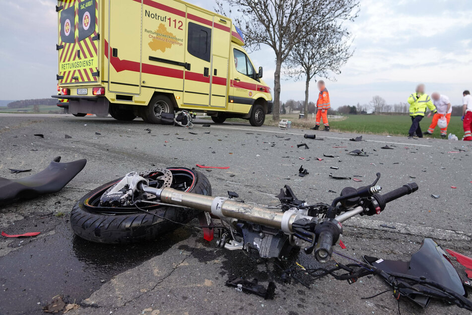 Durch den heftigen Zusammenstoß waren Teile des Motorrads laut Gutachter "pulverisiert".