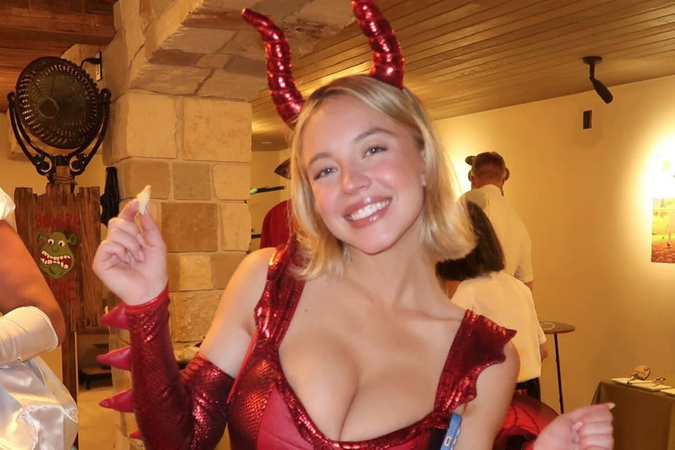 Sydney Sweeney hosted a Shrek-themed Friendsgiving amid her blossoming romance with Scooter Braun.