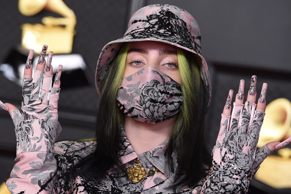 Vorbei Mit Grun Schwarz So Sieht Billie Eilish Jetzt In Blond Aus Tag24