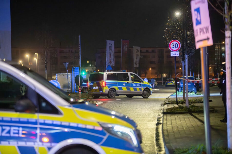 Die Polizei sperrte den Tatort am Freitagabend weiträumig ab und leitete Ermittlungen ein.