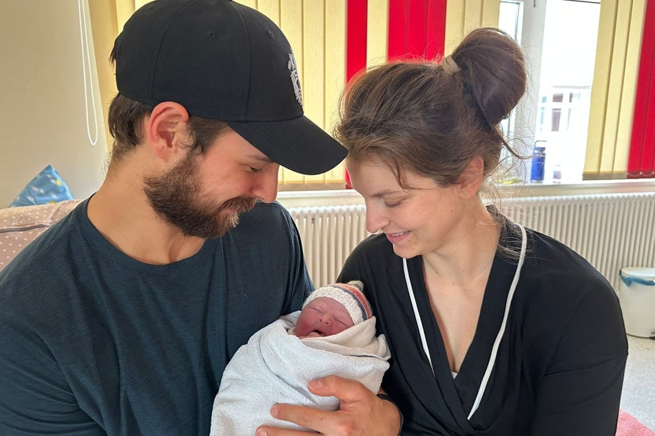 Kevin Reich (29) und seine Anna-Maria mit dem kleinen Samuel Johannes, der am Sonntag in Werdau das Licht der Welt erblickt hat.