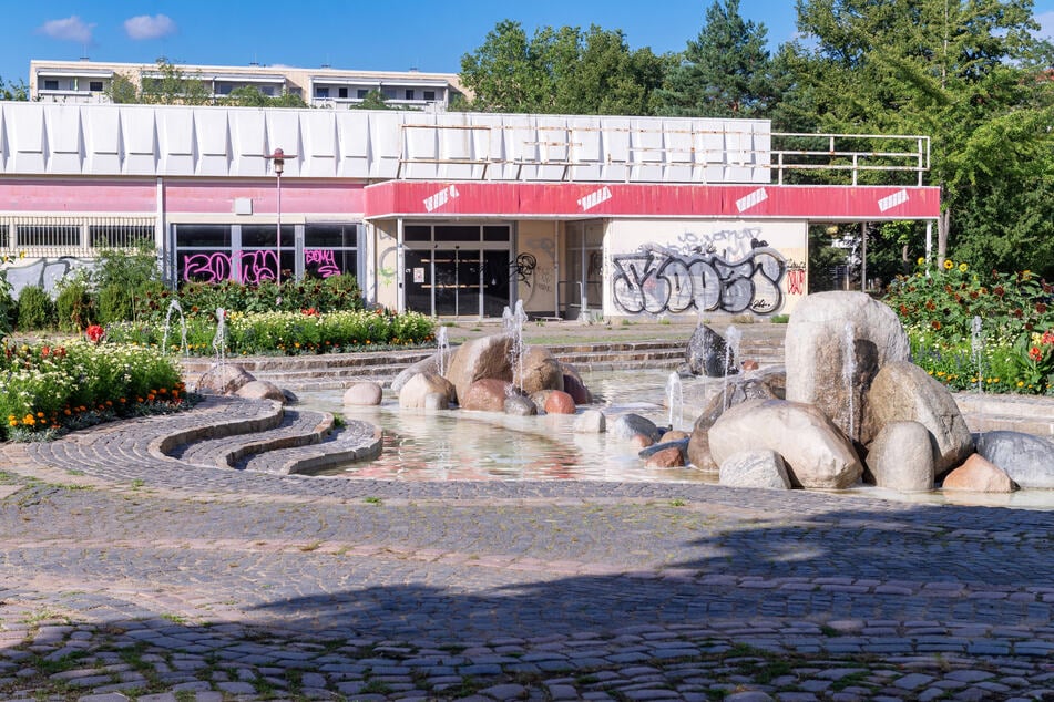 Der Findlingsbrunnen ist identitätsstiftend für viele Anwohner, soll erhalten bleiben.