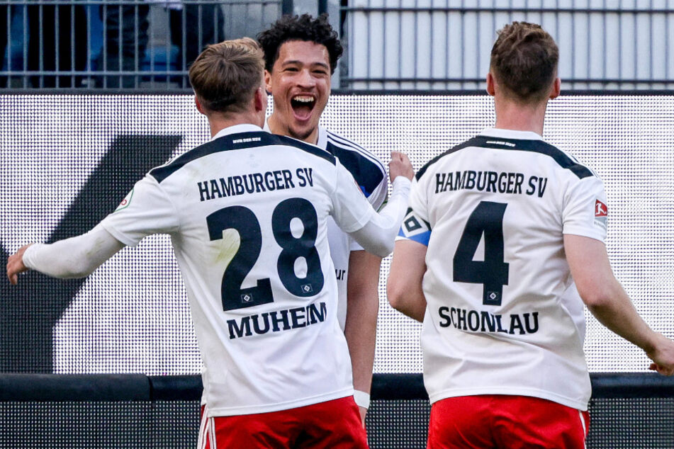 HSV-Verteidiger Jonas David (23, M.) erzielte im Stadtderby gegen St. Pauli ein Traumtor zum 1:1 - es war sein erster Zweitliga-Treffer überhaupt.