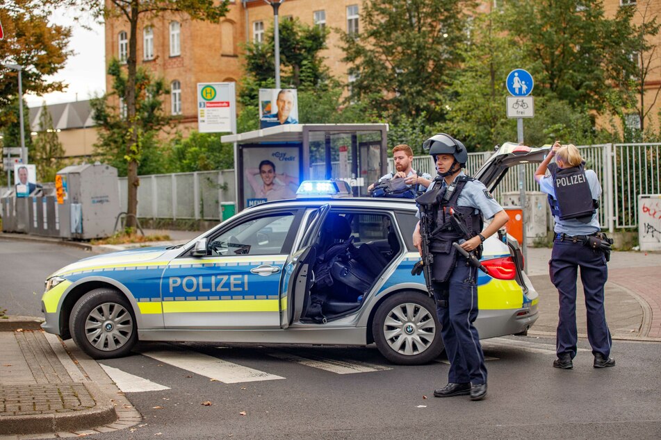 Die Polizei war mit einem Großaufgebot vor Ort in Düsseldorf.