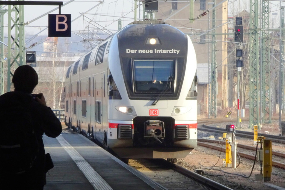 Auf der neuen Verbindung Chemnitz-Berlin kommen ab Juni vierteilige Intercity-Züge der Marke "Stadler KISS" zum Einsatz, die insgesamt 295 Sitzplätze bieten.