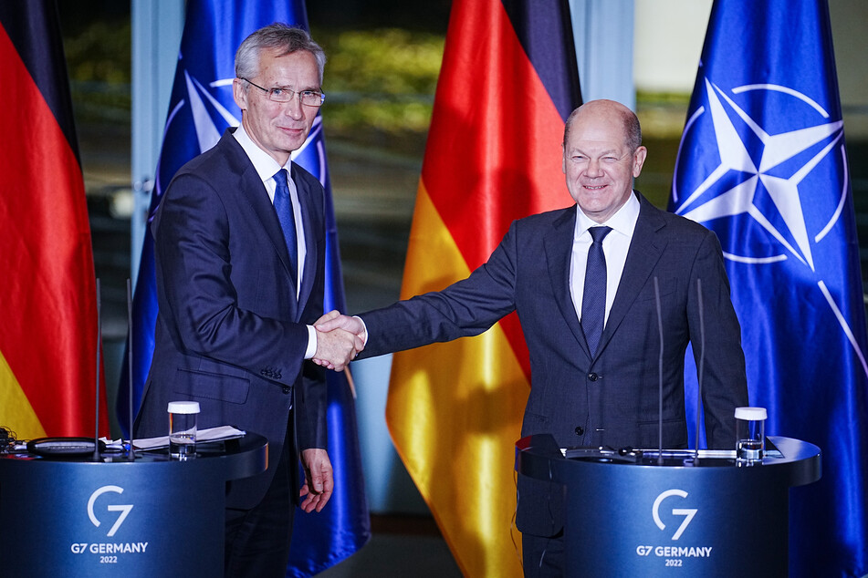 Nato-Generalsekretär Jens Stoltenberg verteidigte Bundeskanzler Olaf Scholz (SPD) gegen Kritik, die Modernisierung der Bundeswehr verlaufe zu schleppend.