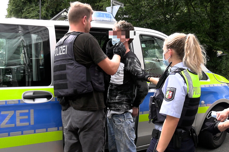 Der 37-Jährige wurde zum Zweck weiterer Ermittlungen in das Polizeipräsidium gebracht.