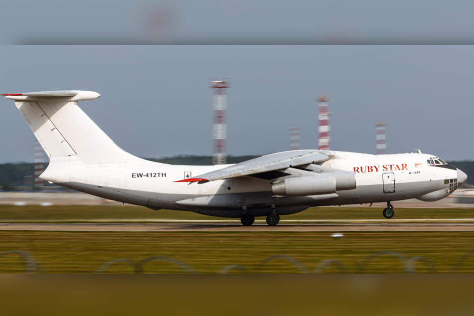 Die Unglücksmaschine flog für "Ruby Star" aus Belarus. Die Airline soll in den Transport von Kriegswaffen in Konfliktregionen verstrickt sein.