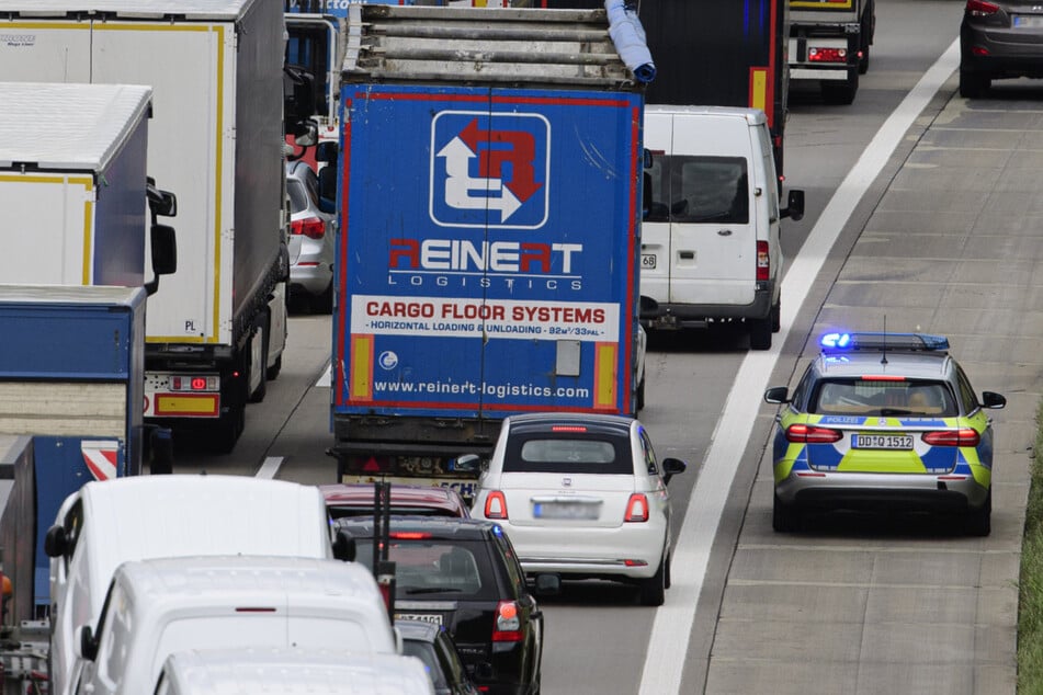 Bei einem Unfall am Autobahndreieck Dresden-Nord wurde eine 46-Jährige schwer verletzt. (Symbolbild)