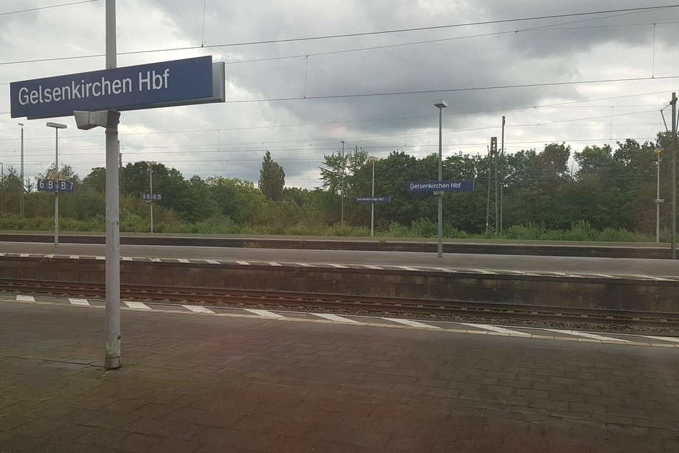 Der Hauptbahnhof in Gelsenkirchen musste am Montagabend für den Zugverkehr gesperrt werden (Symbolfoto)