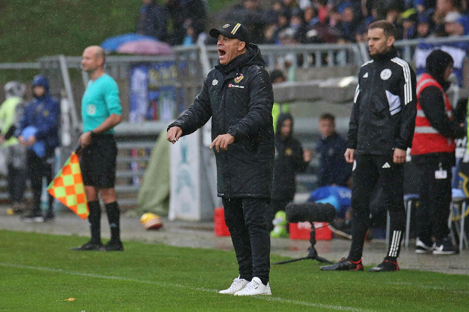 Dynamo Dresden und Coach Markus Anfang (49, M.) werden derzeit etwas im Regen stehen gelassen.