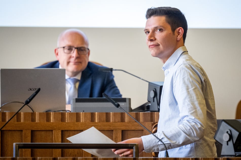 Grünen-Stadtrat Joseph Israel (27, r.) verurteilt die Eier-Attacke auf den Chemnitzer CSD.