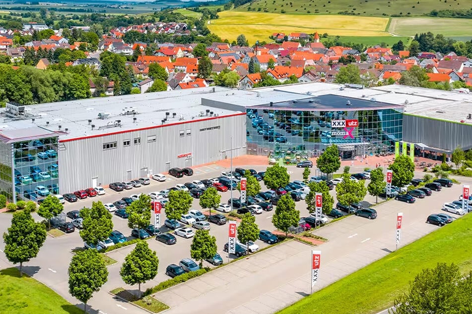 Bei XXXLutz sparen alle Kunden am Sonntag (6.7.) massiv beim Möbelkauf