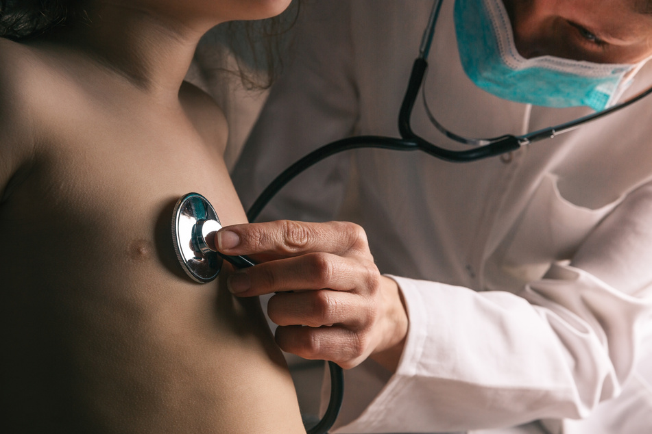 Auch junge Patienten ohne Vorerkrankung, die eine Corona-Infektion hinter sich haben, klagen laut den Forschern teilweise über Langzeitfolgen.