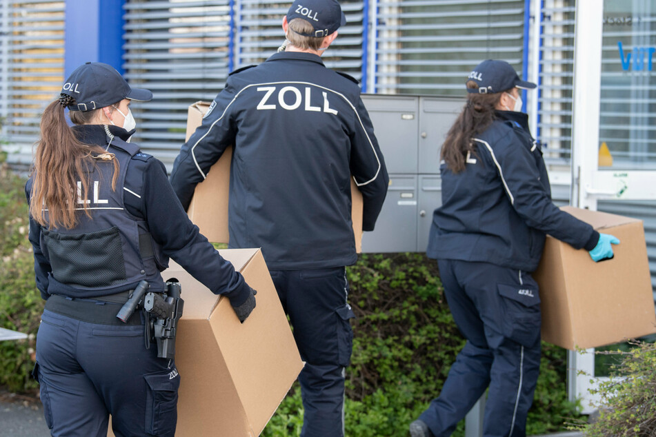An dem Einsatz im Auftrag der Berliner Staatsanwaltschaft waren rund 100 Einsatzkräfte der Hauptzollämter Berlin, Dresden und Potsdam beteiligt. (Symbolbild)
