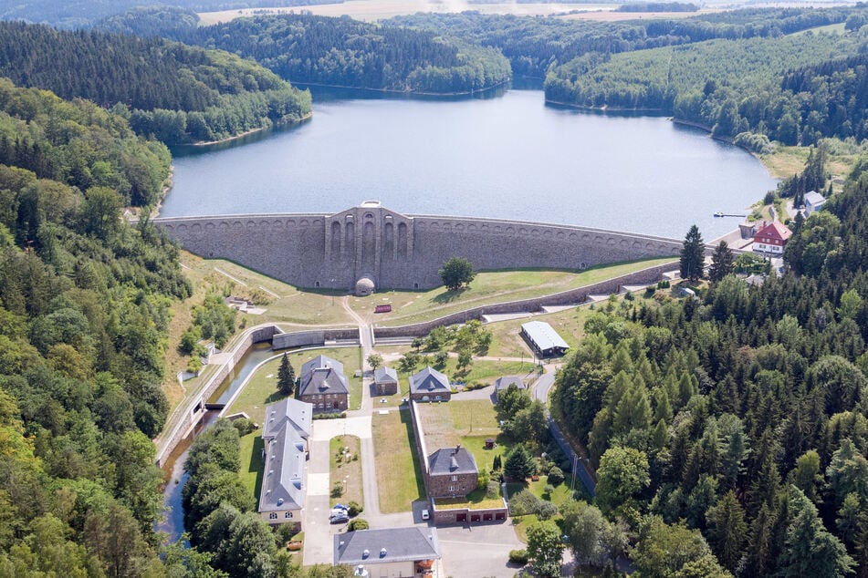 Klingenberg: Blick auf die Talsperre und das dazugehörige Wasserwerk.