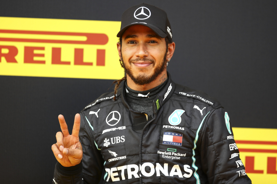 Lewis Hamilton (35) erhielt mit dem Ritterschlag die größte Ehre eines Sportlers in Großbritannien.