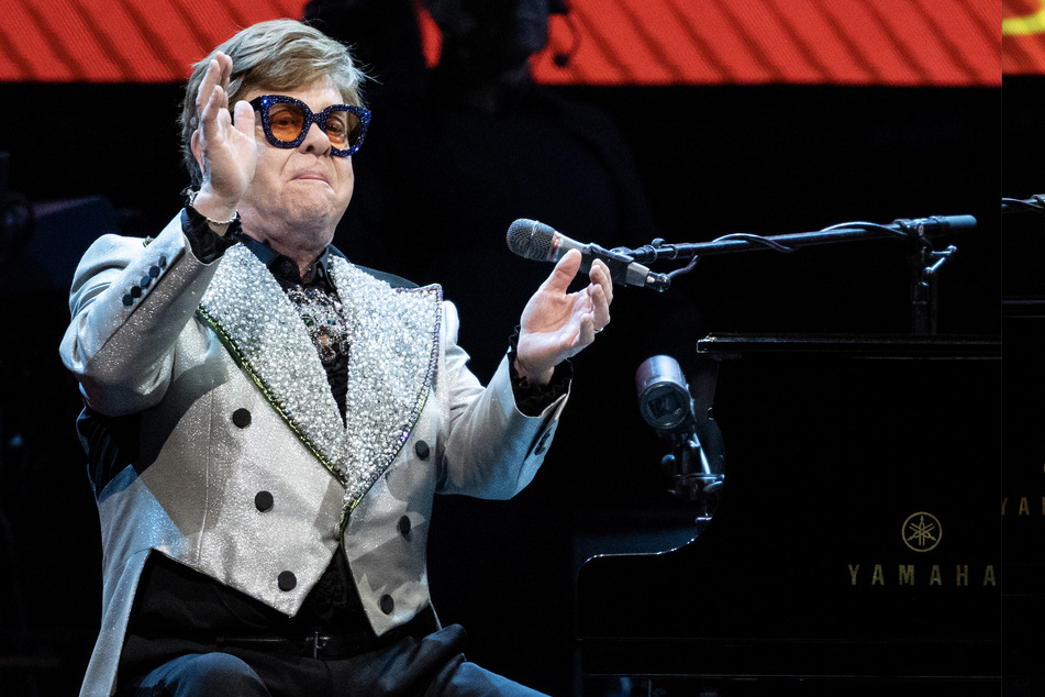 Gut gelaunt gab Elton John (76) in München seine größten Hits zum Besten.