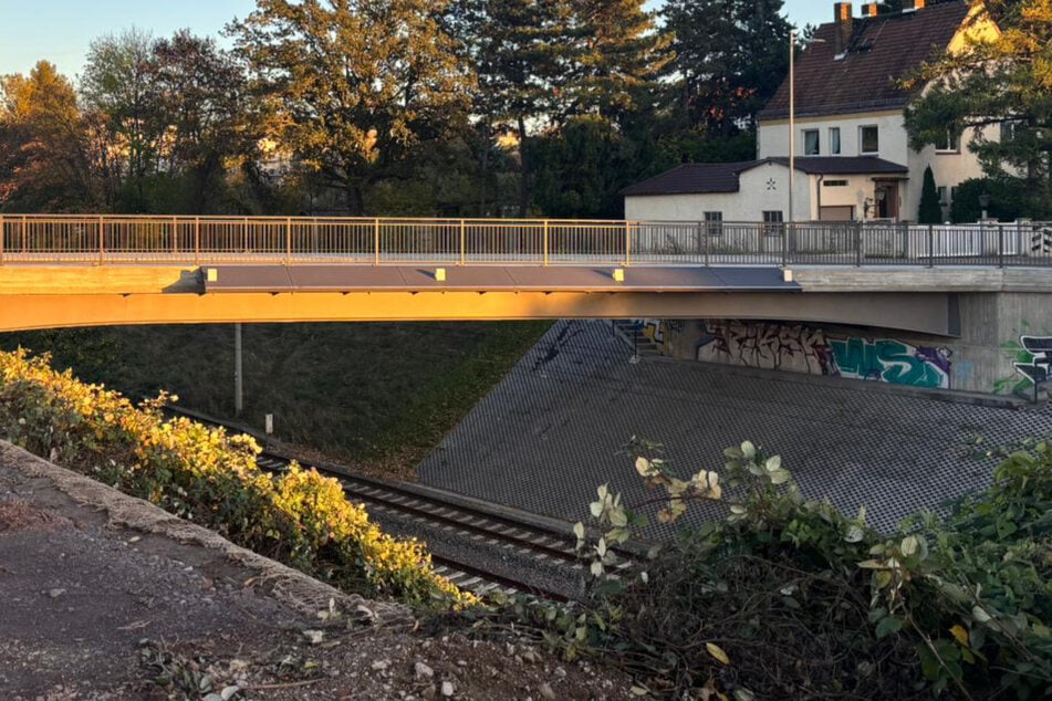 Leipzig: Nach über 1,5 Jahren Bauzeit: Auf dieser Brücke haben Leipziger wieder freie Fahrt