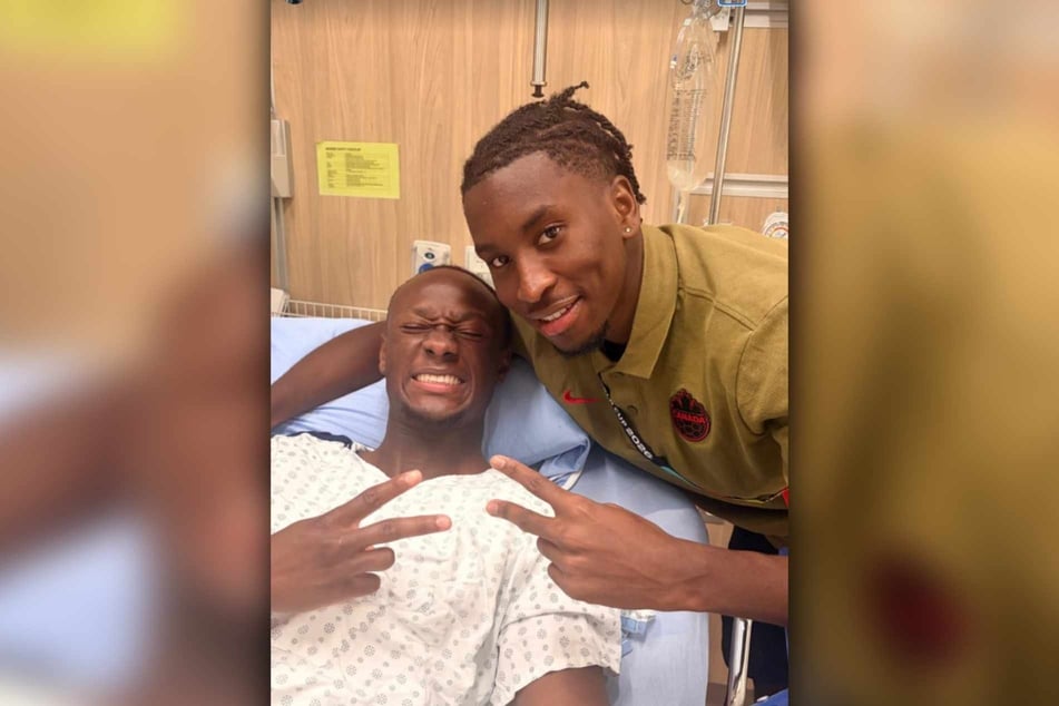 Moïse Bombito (26) hat seinen verletzten Kollegen im Krankenhaus besucht.