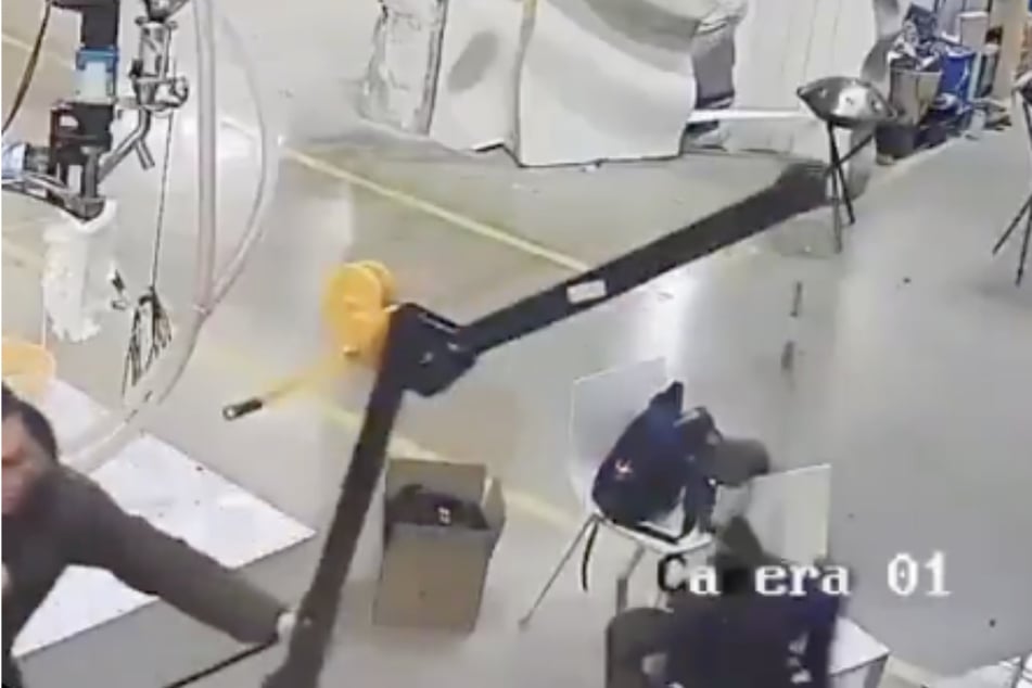 Nur der Nottaster konnte den wild gewordenen Roboter in dieser Situation noch aufhalten.
