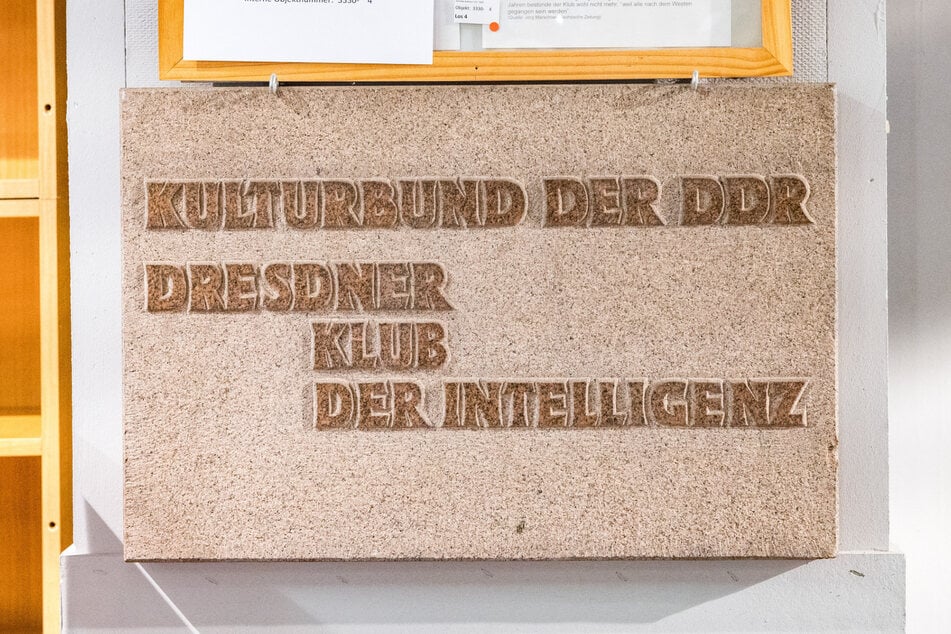 Für 1700 Euro bekam Christine Rank den Zuschlag für den "Klub der Intelligenz".