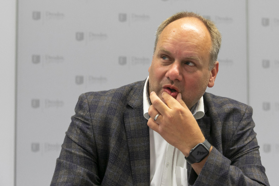 Oberbürgermeister Dirk Hilbert (48, FDP) soll die Anbieter zur Räson rufen.
